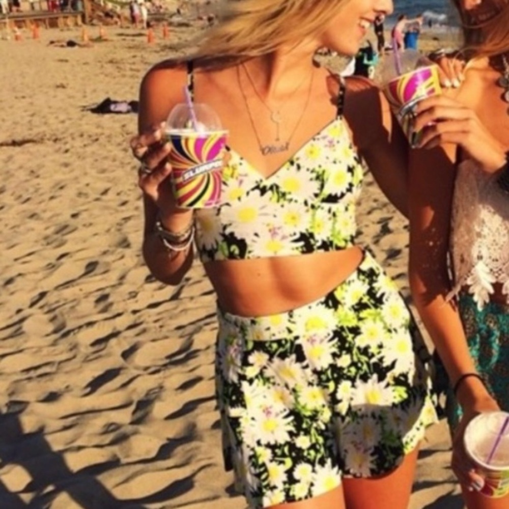 LF Rumor Boutique Daisy Short and Crop Top Set Size Small